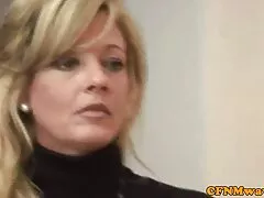 4. 女 安心 アダルト 新しい自転車はたくさんのお金がかかるので、茶色は膣を掘削しています